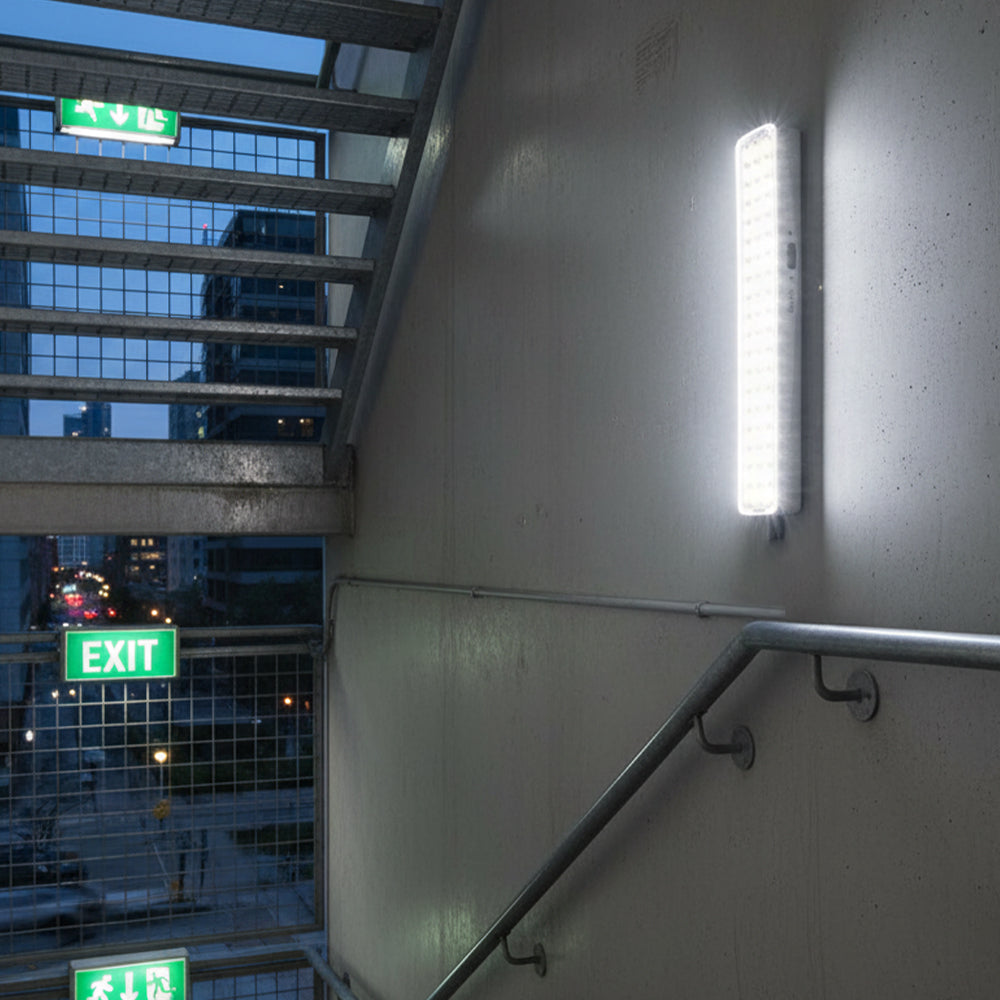 Braytron LED Akku Notleuchte Notbeleuchtung Sicherheitsleuchte Notlicht Notlampe 2 Watt 30 LED`s