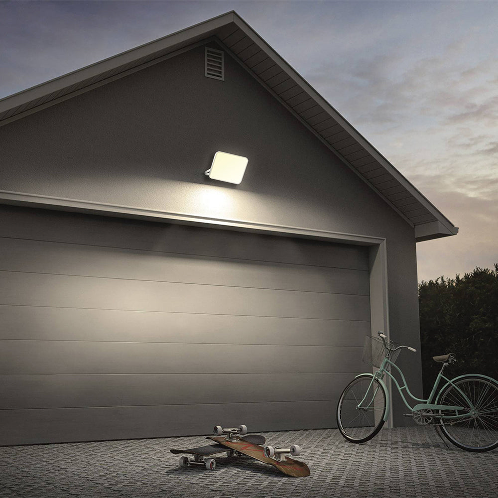Braytron LED Flutlichtstrahler 30W, IP65, 3CCT, gleichmäßiges Licht ohne sichtbare LEDs, Außenstrahler für Einfahrt, Hof und größere Flächen